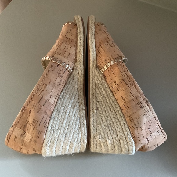 Jack Rogers. Peep toe Cork Wedge.  Size 71/2. Gold accent - Picture 5 of 8